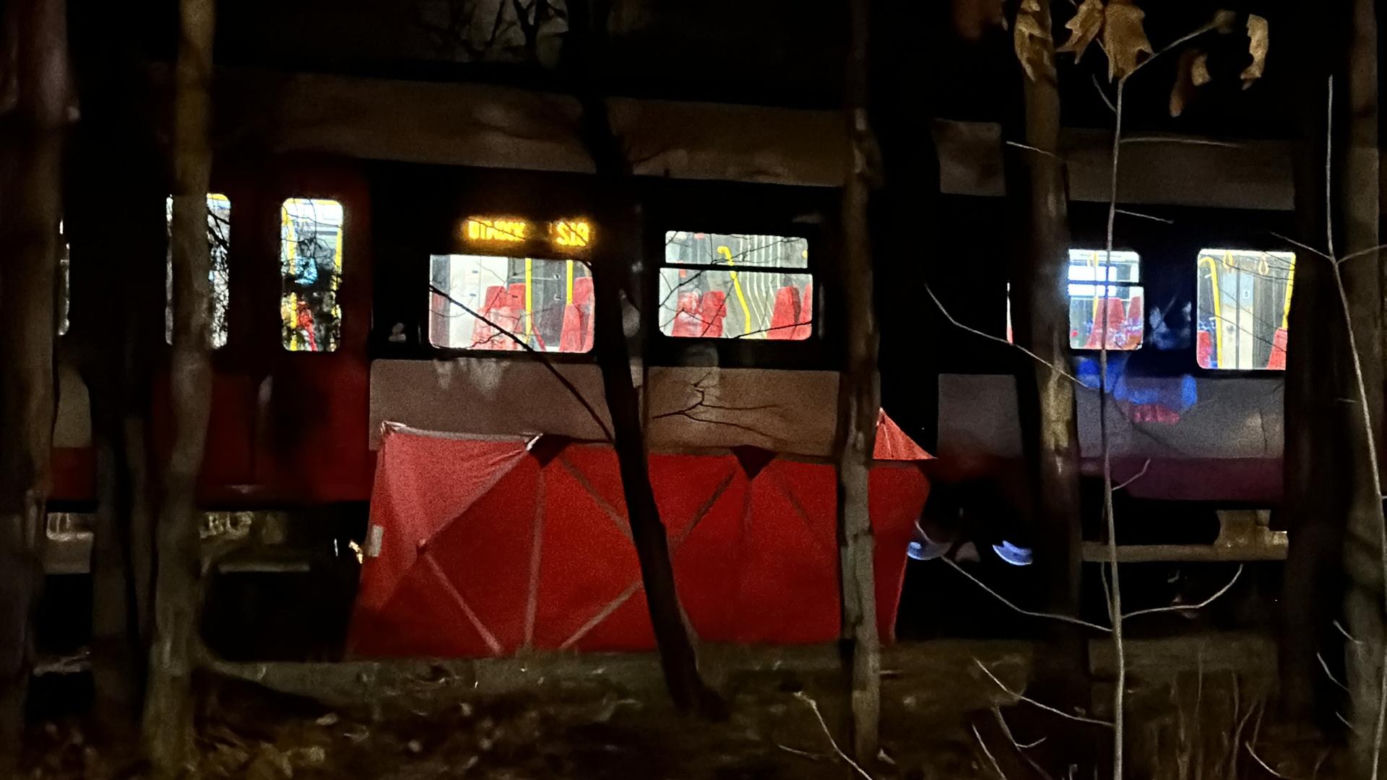 Tragedia w Wawrze! Pociąg SKM potrącił pieszego. Nic nie dało się zrobić