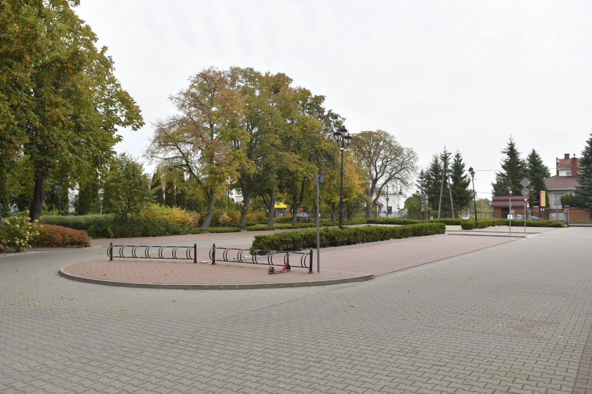 Rodzice puszczają dzieci na ulicę, bo… proboszcz wprowadził abonament za parking. "Gdzie teraz mamy parkować?"