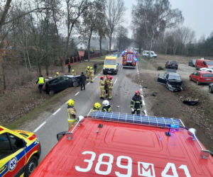 Zderzenie dwóch osobówek na DW 698 w Wyczółkach w gminie Mordy