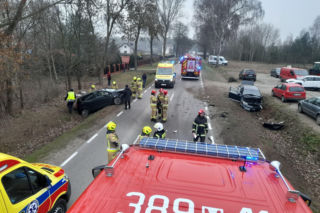 Zderzenie dwóch osobówek na DW 698 w Wyczółkach w gminie Mordy