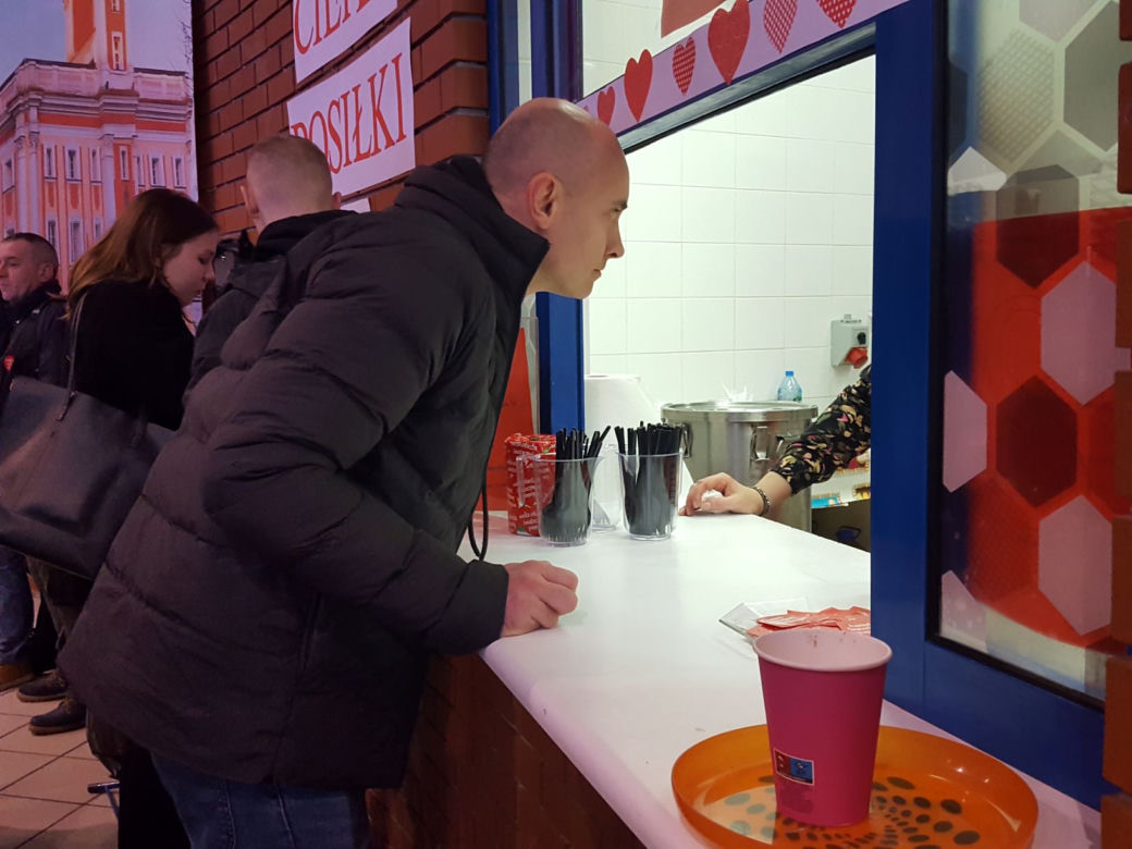 Grali dla WOŚP w szkole i przed nią. Festyn Rodzinny w Szkole Podstawowej nr 13 w Lesznie