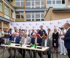 Stary budynek szpitala na Bielanach do wyburzenia