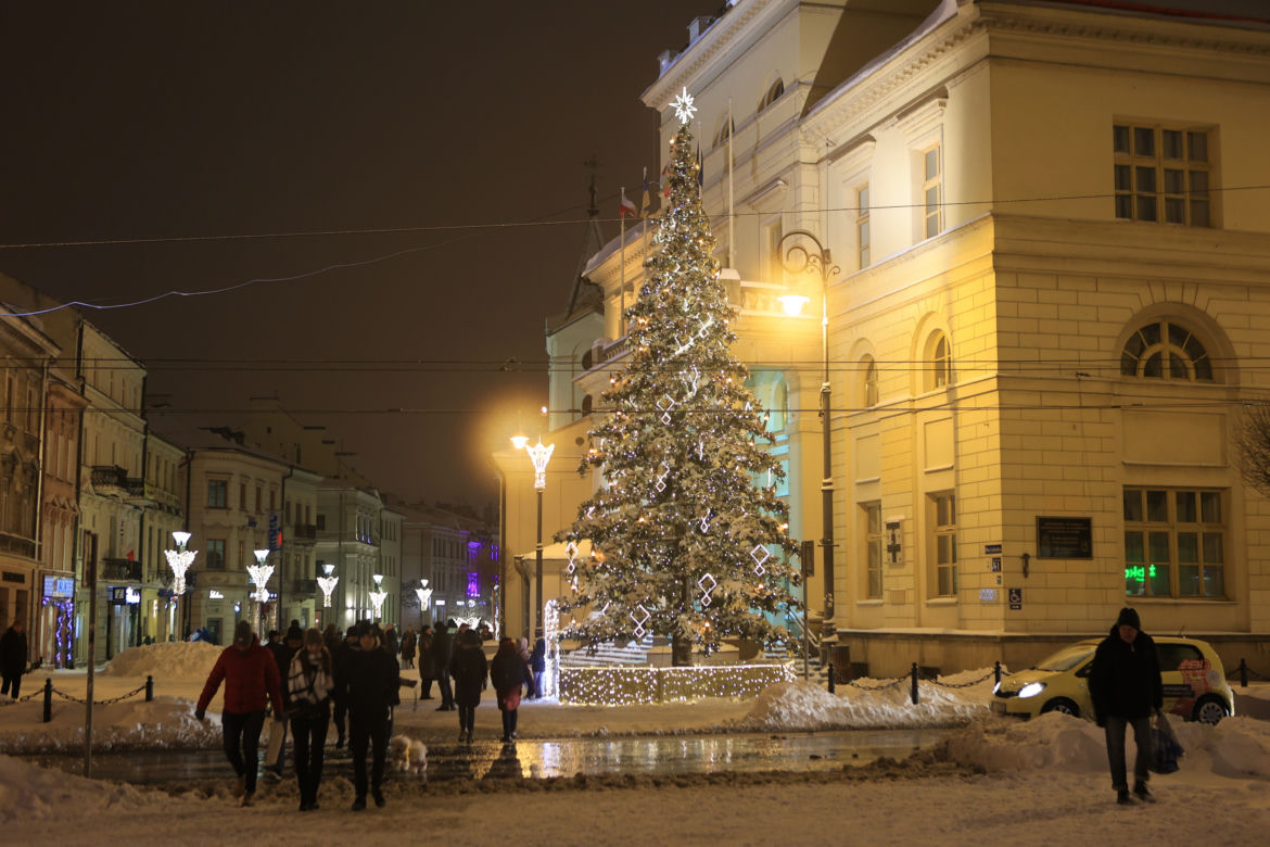 Śnieżny Lublin wieczorową porą