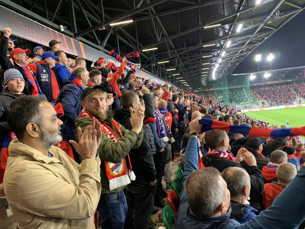 Mecz Raków Częstochowa - Sporting Lizbona. Stadion w Sosnowcu szczelnie wypełnił się kibicami 
