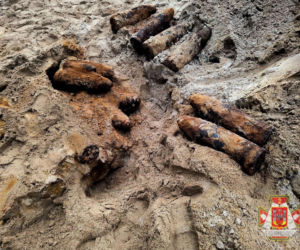 Niebezpieczne pociski z okresu II wojny światowej na terenie Torunia. Pokazali, co znaleźli na osiedlu JAR