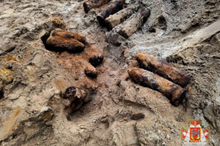 Niebezpieczne pociski z okresu II wojny światowej na terenie Torunia. Pokazali, co znaleźli na osiedlu JAR