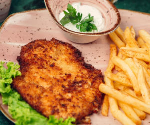 Sposób na idealnie kruche i soczyste kotlety schabowe. Ten jeden składnik sprawi, że będą rozpływać się w ustach