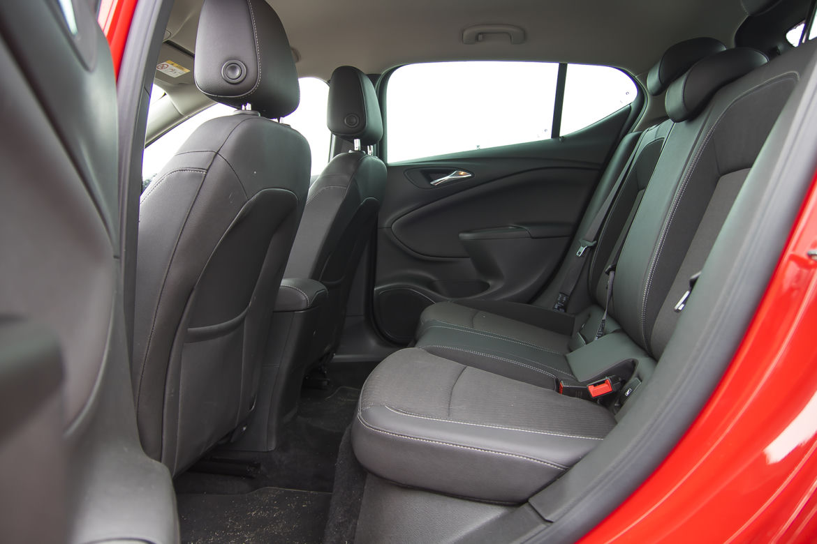 Opel Astra 1.6 Turbo 200 KM M6 Elite