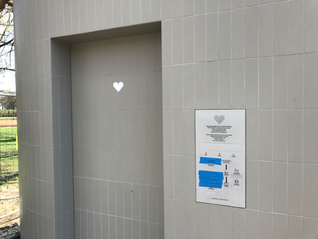 Automatyczna toaleta publiczna w Warszawie