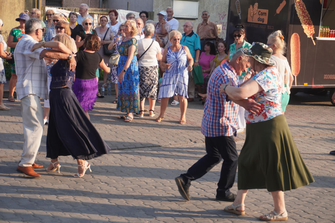 Dni Skarżyska-Kamiennej 2024. Potańcówka przed Miejskim Centrum Kultury