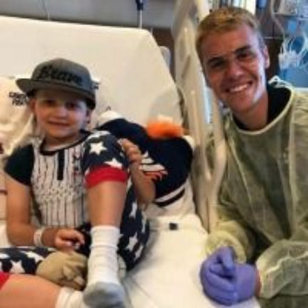 Justin Bieber modli się z fanami o ich zdrowie - wzruszający gest artysty 