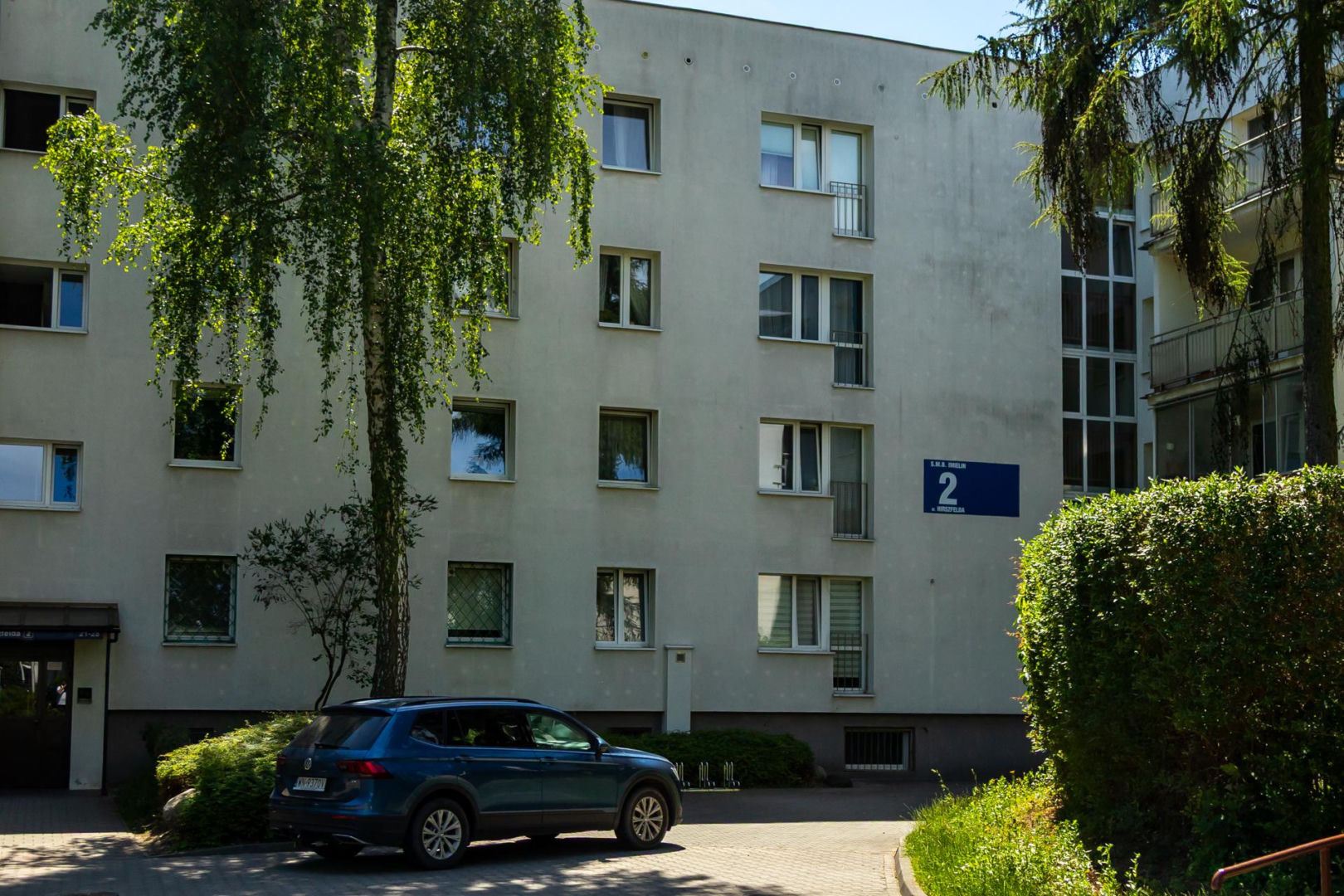 Pękający blok przy ul. Hirszfelda 2 w Warszawie