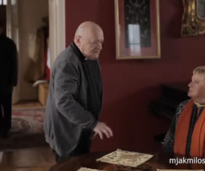 M jak miłość. Kisielowa (Małgorzata Różniatowska), ksiądz (Maciej Damięcki)