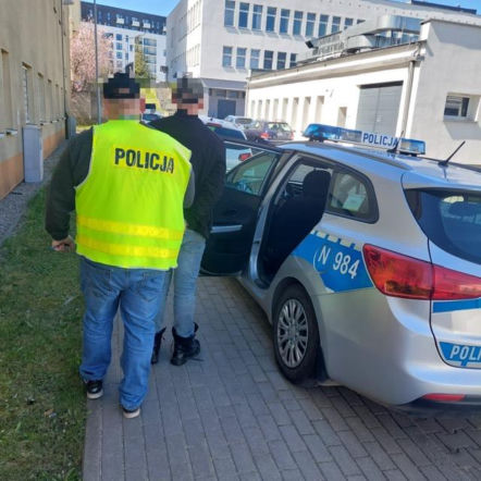 Wpadł przez przypadek! 38-latek miał na koncie kradzież blisko 1000 litrów paliwa, które wyciągał z koparek i maszyn przy budowie trasy S6