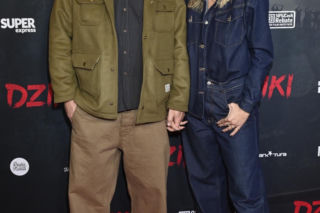 Leszek Lichota dopiero co ogłosił rozstanie. Teraz na czerwonym dywanie pozował u boku pięknej blondynki. To znana stylistka