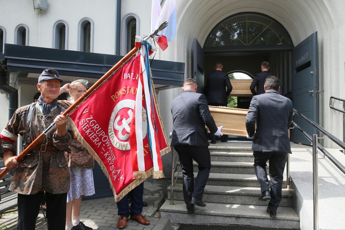 Dziewięć trumien przed ołtarzem. Przejmujący pogrzeb, łzy same płyną do oczu