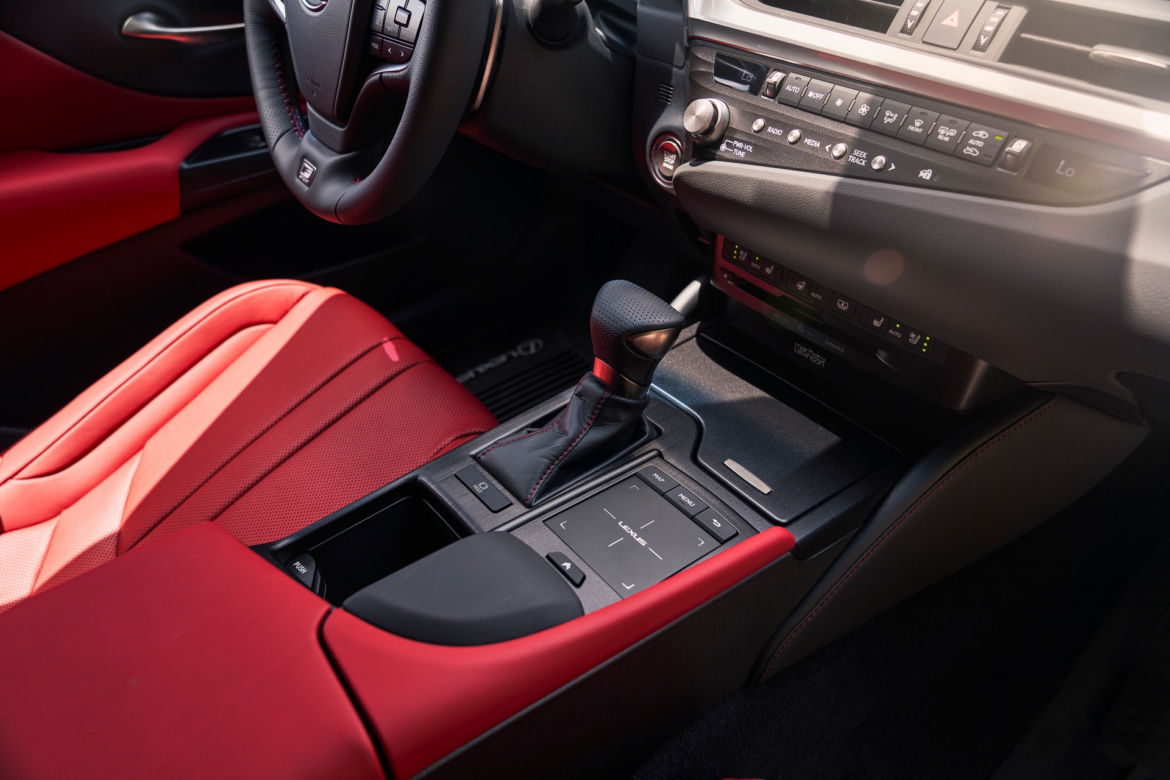 Lexus ES z napędem AWD
