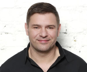 Tomasz Karolak na archiwalnych zdjęciach. Tak wyglądał na początku kariery