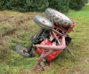 TRAKTOR ZMIAZDZYL ROLNIKA TEM (6)