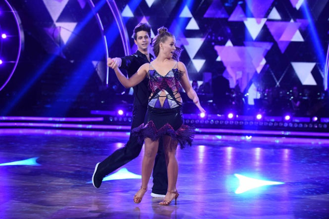 Taniec z Gwiazdami 21.04.2017 - Agnieszka Kaczorowska i Michał Malinowski w wielkim łóżku