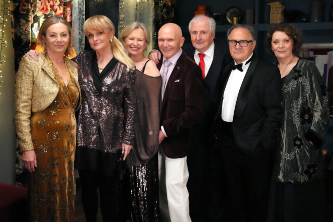 Barwy szczęścia, odc. 3379. Wanda (Maja Barełkowska), Małgorzata (Adrianna Biedrzyńska), Jerzy (Bronisław Wrocławski), Jaworski (Jacek Kałucki), Tolek (Marek Siudym), Basia (Sławomira Łozińska), Józefina (Elżbieta Jarosik)