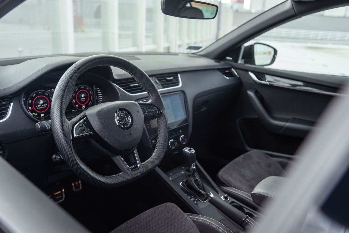 Skoda Octavia RS Challenge vs Peugeot 308 GTi