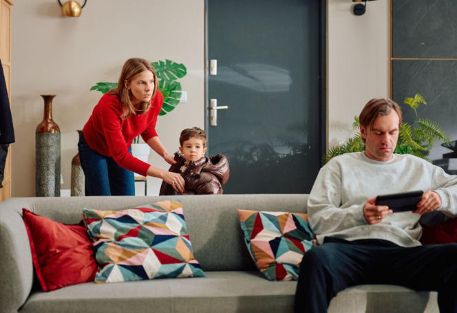 "Na Wspólnej", odcinek 4171: Kariera Mariusza wisi na włosku. Mężczyzna ucieka w alkohol i odsuwa się od Oli