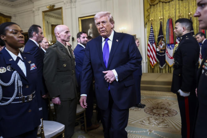 Ludzie poruszeni wyczynem żołnierza, którego pośmiertnie odznaczył Trump