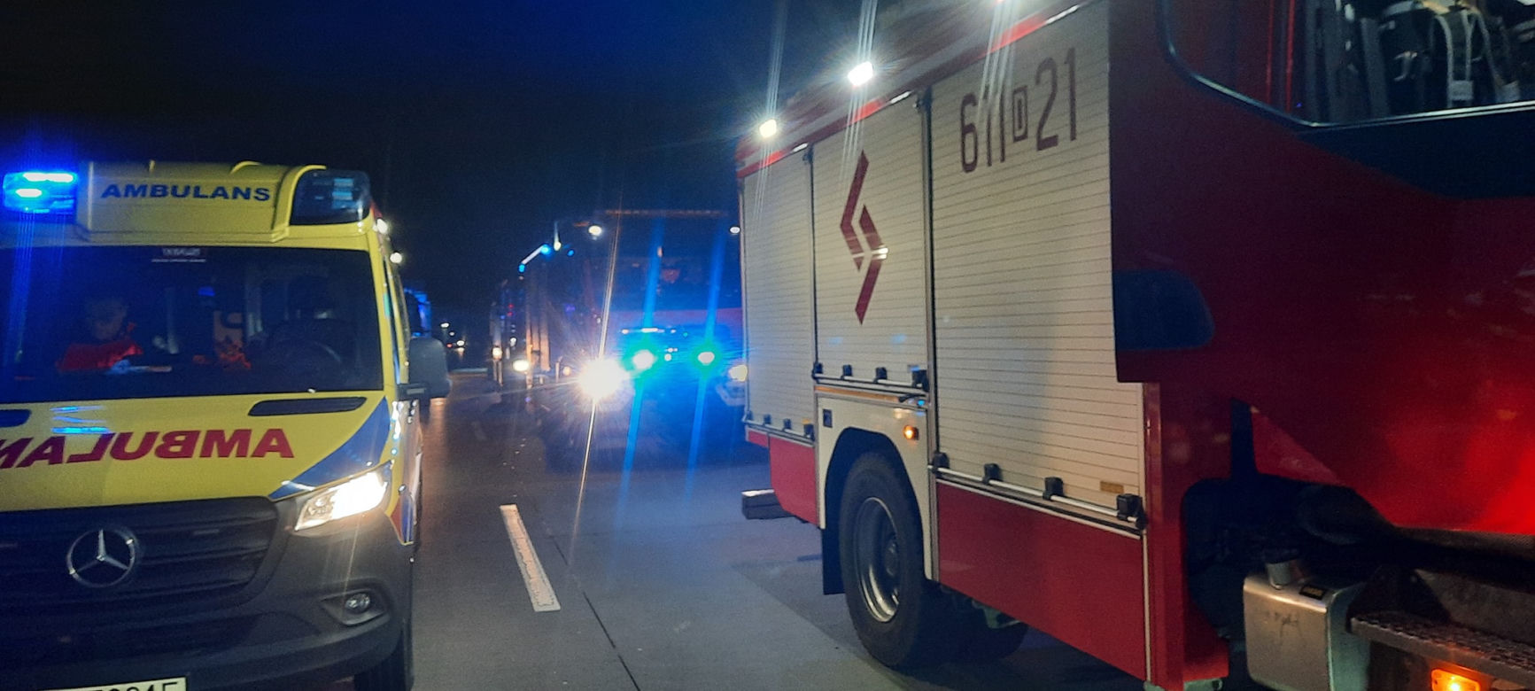 Bus wbił się w ciężarówkę na autostradzie 
