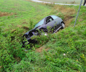 Zderzenie dwóch aut w Karolewie! Jedna osoba trafiła do szpitala [ZDJĘCIA]