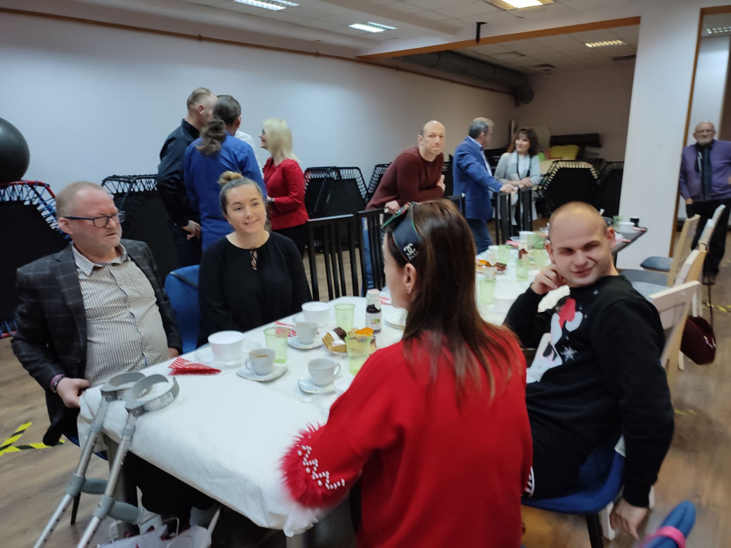 Prezenty dla Stowarzyszenia "Nasz Dom - Nasz Świat" wręczone