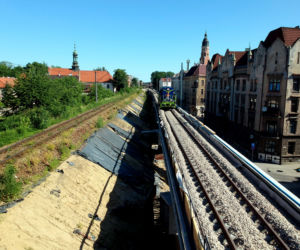 Kraków: Pierwsza lokomotywa przejechała po nowych estakadach kolejowych na Grzegórzkach