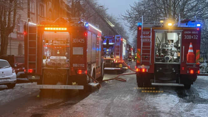 Pożar mieszkania w Warce. Jedna osoba nie żyje 