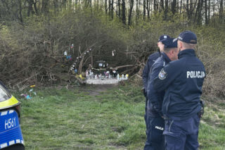 Rocznica tragedii zamieniła się w koszmar. Tajemniczy pakunek przerwał uroczystość