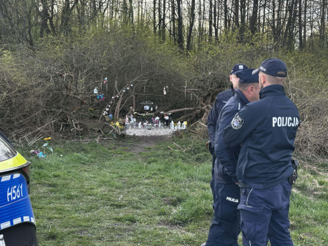Rocznica tragedii zamieniła się w koszmar. Tajemniczy pakunek przerwał uroczystość