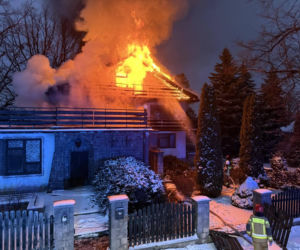 Ogromny pożar domu jednorodzinnego! Interweniowały nie tylko służby ratunkowe. Dramat w Nowy Rok [ZDJĘCIA]