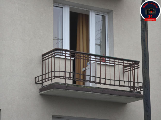 Tragedia w Warszawie. Wyszedł na oblodzony balkon, poślizgnął się i spadł. Nie żyje