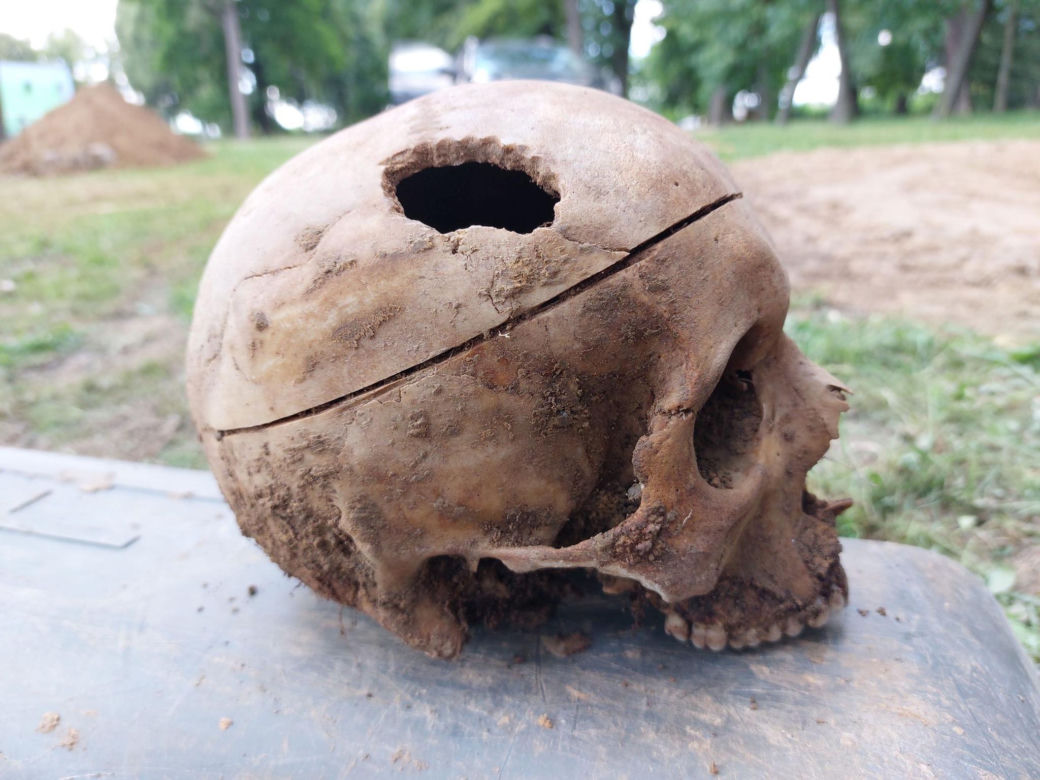 Kilkuset żołnierzy pochowanych w masowym grobie