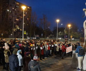Radom: Manifestowali w obronie sędziów. Ponad 100 osób osób wzięło udział w demonstracji