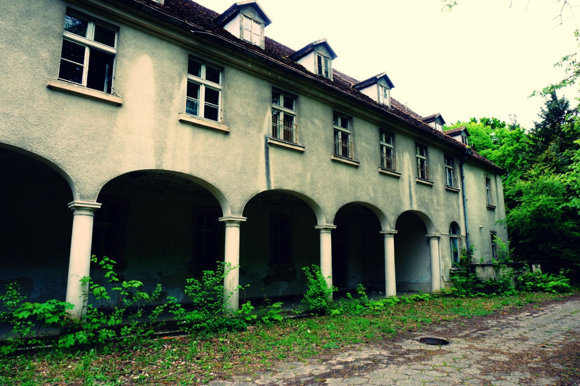 Opuszczony szpital rehabilitacyjny dla dzieci w Wielkopolsce [GALERIA]