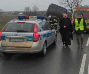 UMARŁ ZA KIEROWNICĄ