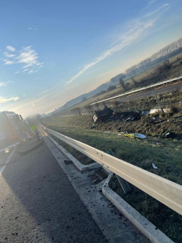 Ferrari uderzyło w audi. Zablokowany odcinek S5 niedaleko Kościana
