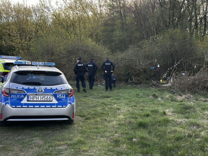 Rocznica tragedii zamieniła się w koszmar. Tajemniczy pakunek przerwał uroczystość