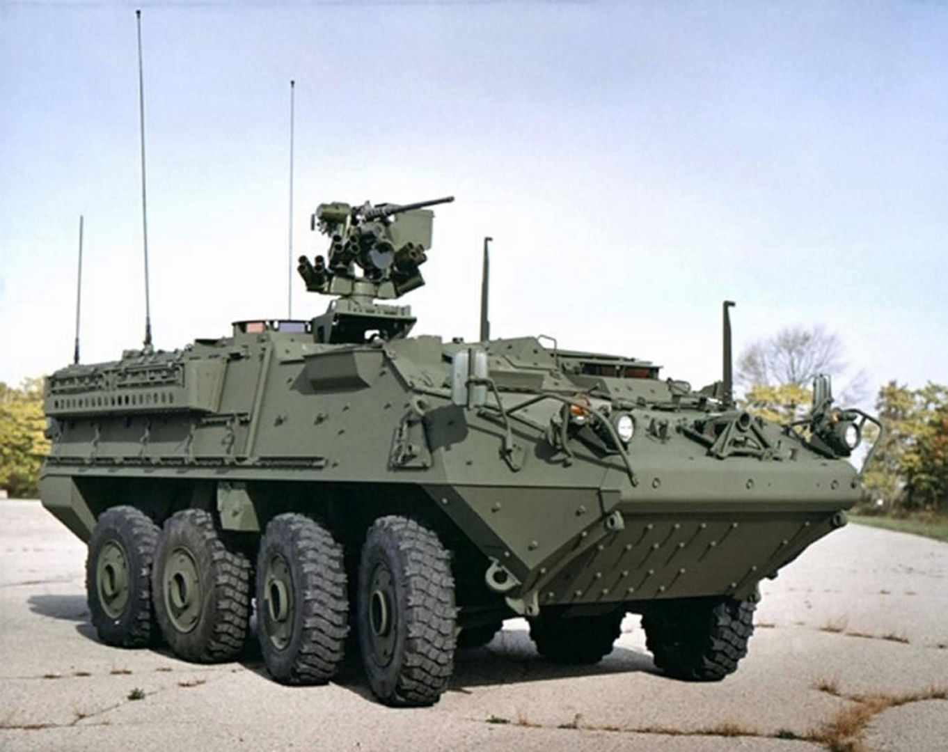 Stryker vs Rosomak