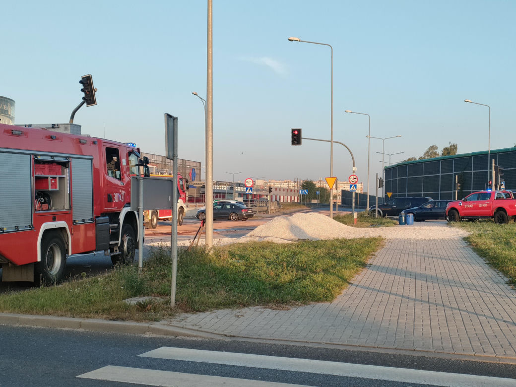 Przewrócona ciężarówka w Kielcach