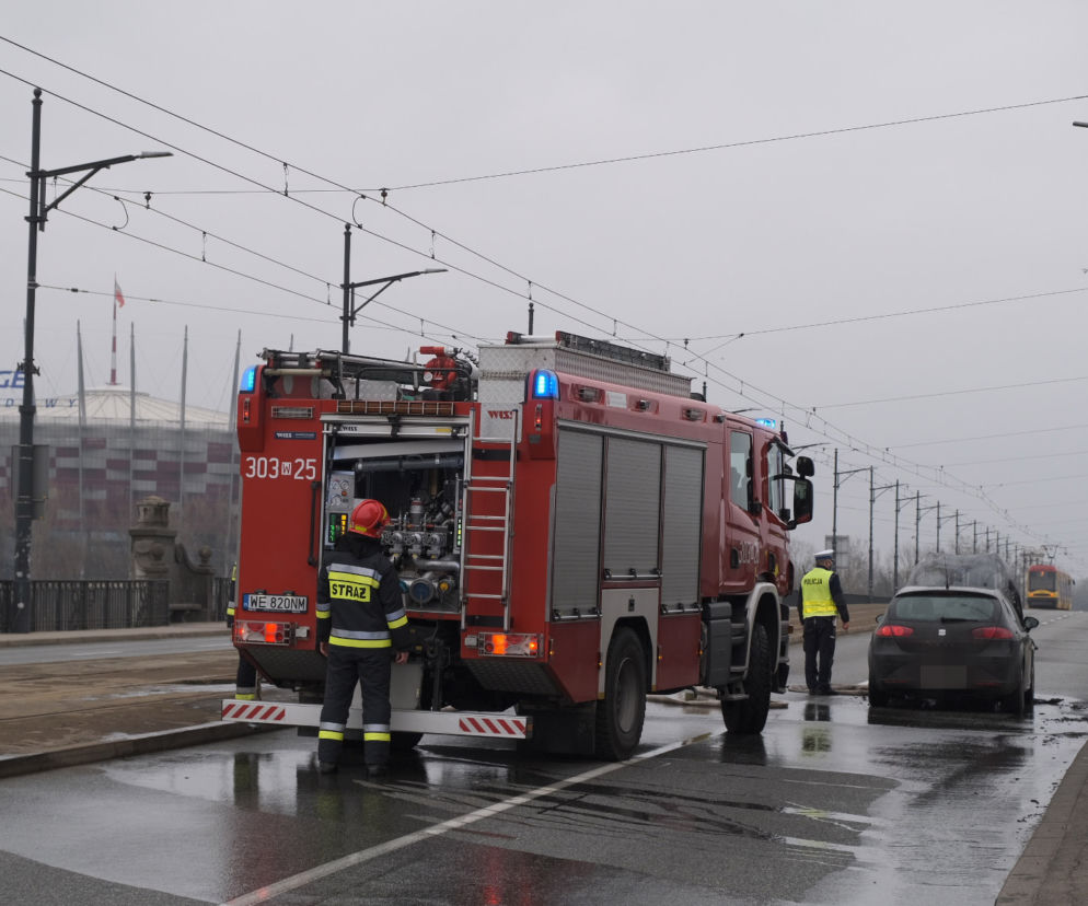 Pożar auta na moście poniatowskiego