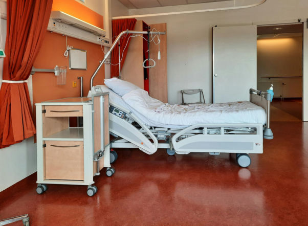 Hospicjum to nie tylko „ostatnie dni”, ale i życie bez bólu. Jak i kiedy warto skorzystać z darmowego wsparcia?