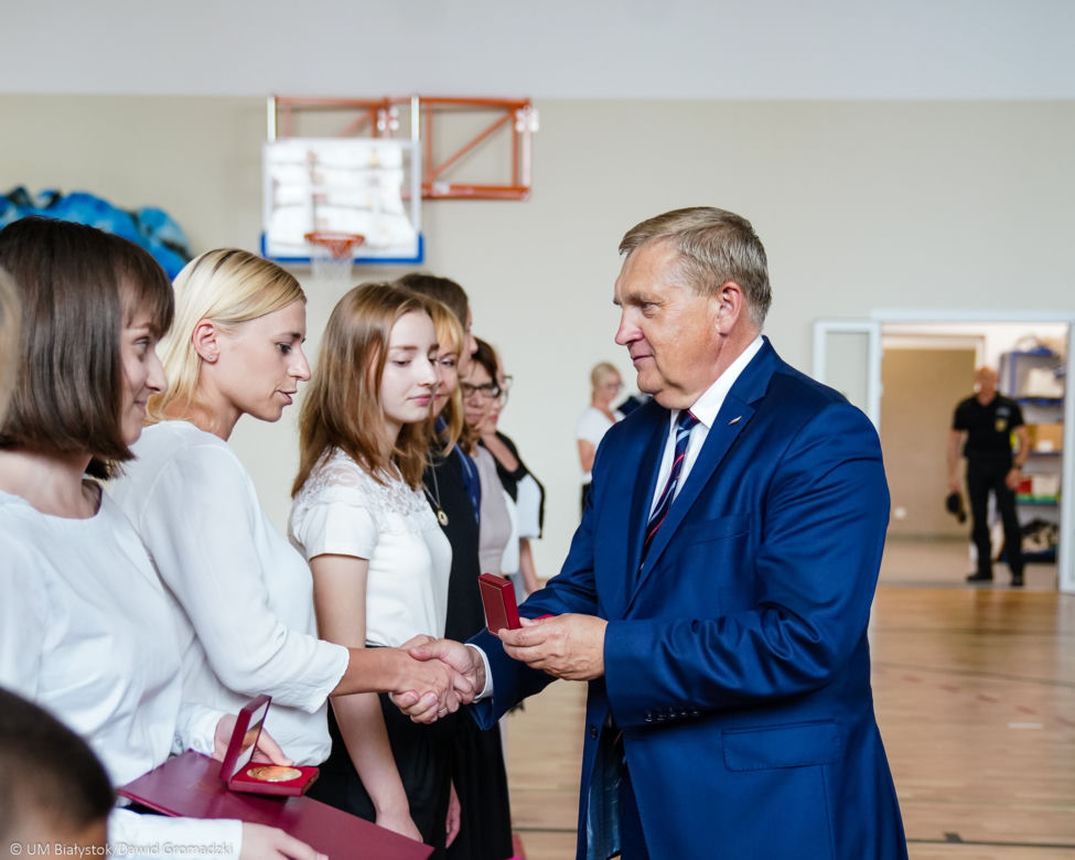 Początek nowego roku szkolnego w Białymstoku. Naukę rozpoczęło 39 tys. dzieci i młodzieży
