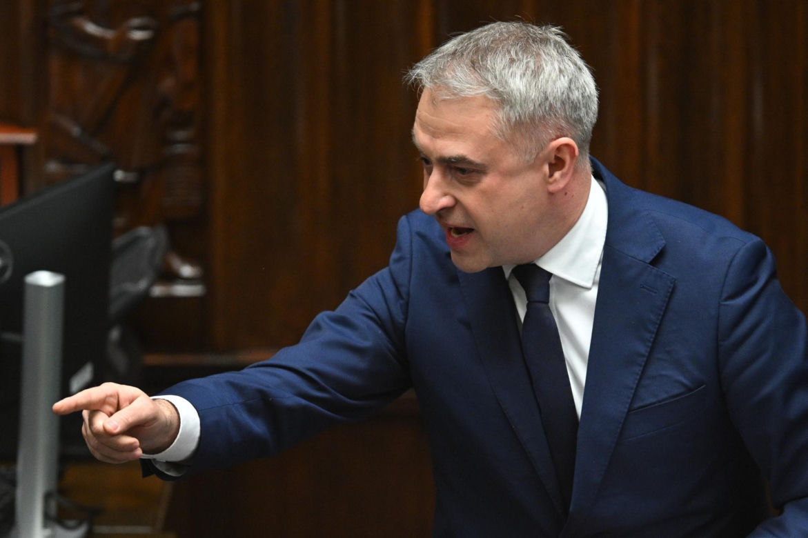 Sikroski bez hamulców do Macierewicza: Antek świrze!