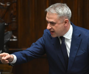 Sikroski bez hamulców do Macierewicza: Antek świrze!